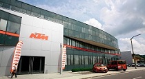 A KTM épületének bejárata. Forrás: velovert.com